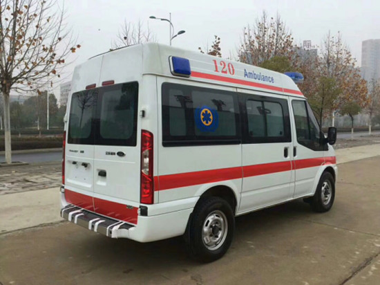 國(guó)六福特新世代V348短軸中頂救護(hù)車