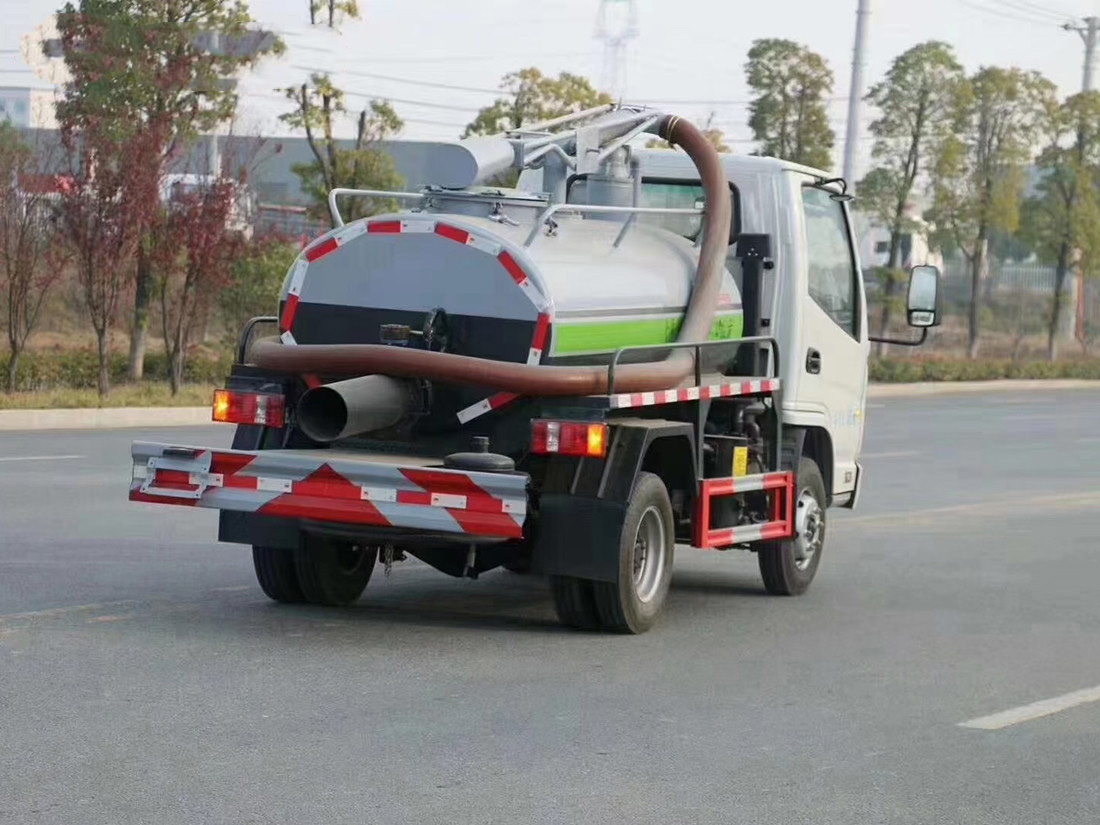 國(guó)六凱馬3方吸糞車(chē)